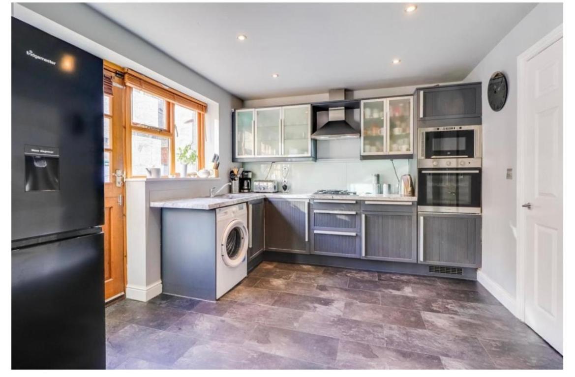 Willa House Of Kaima - 6 Bed Detached Dewsbury Zewnętrze zdjęcie